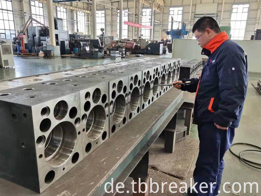 Breaker Cylinder Measurement2